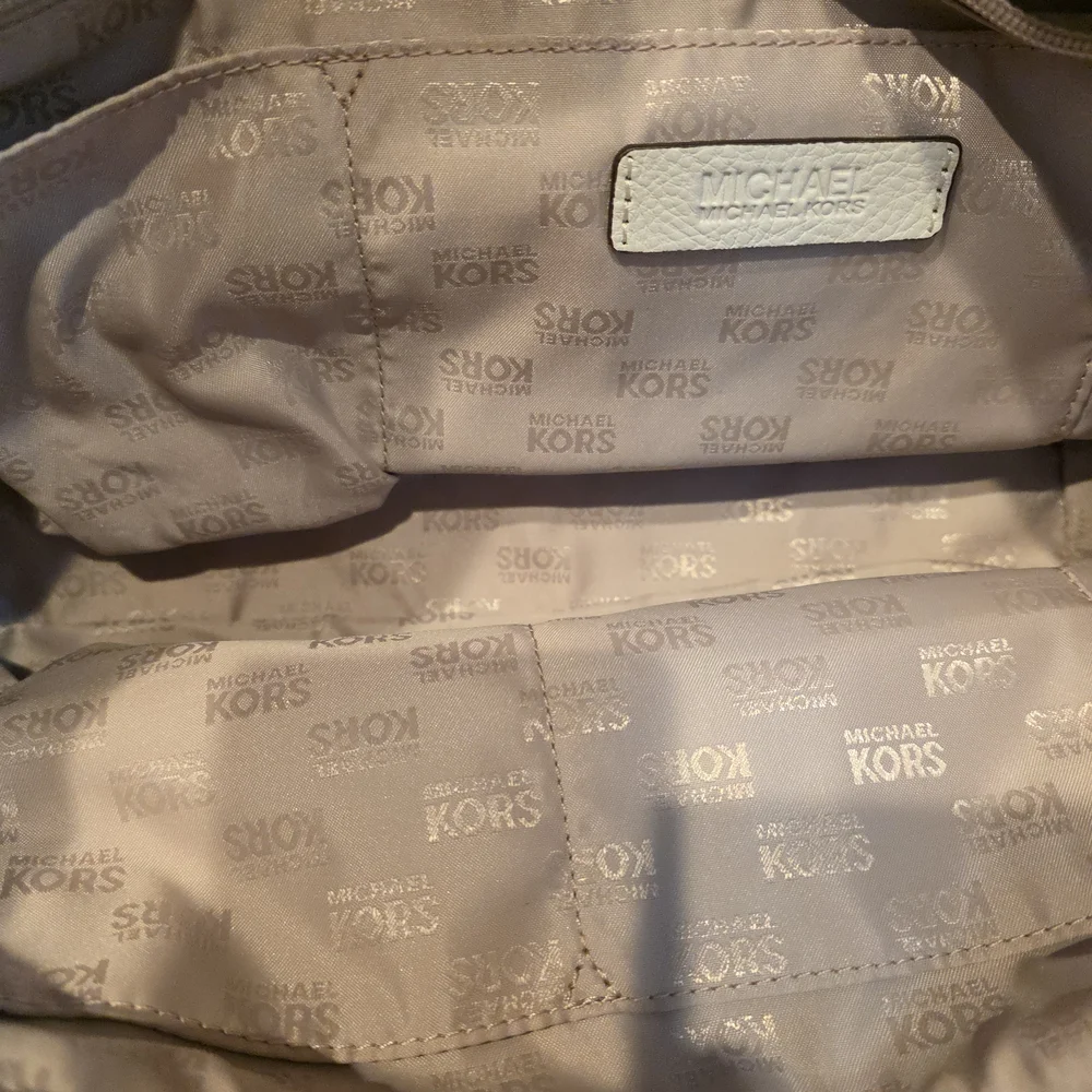 Michael Kors Cream and Brown Shoulder Bag with Gold Details - Picture 10 of 16